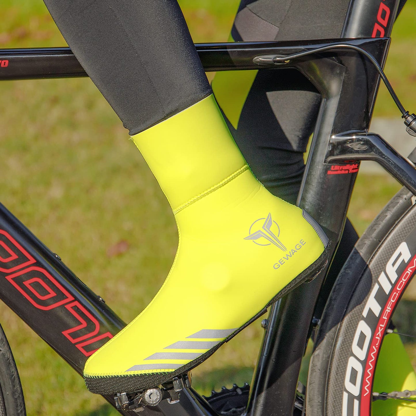 GEWAGE Cycling Shoe Covers Winter Thermal Warm Cycling Overshoes Water Resistant Windproof Bike Bicycle Shoe Covers for Man Woman